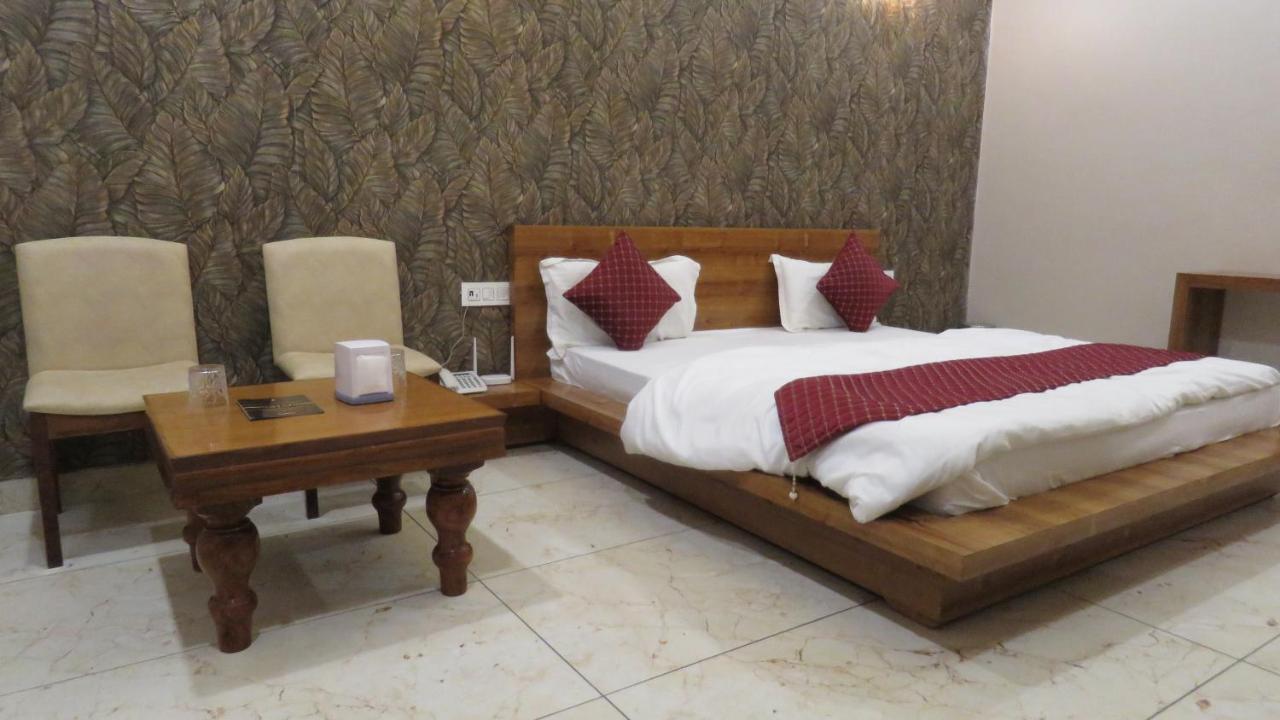 Raja Ji Hotels & Restaurant Jind Eksteriør billede